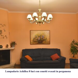 Lampadario classico in ottone modello Achillea Grande 8 luci acceso